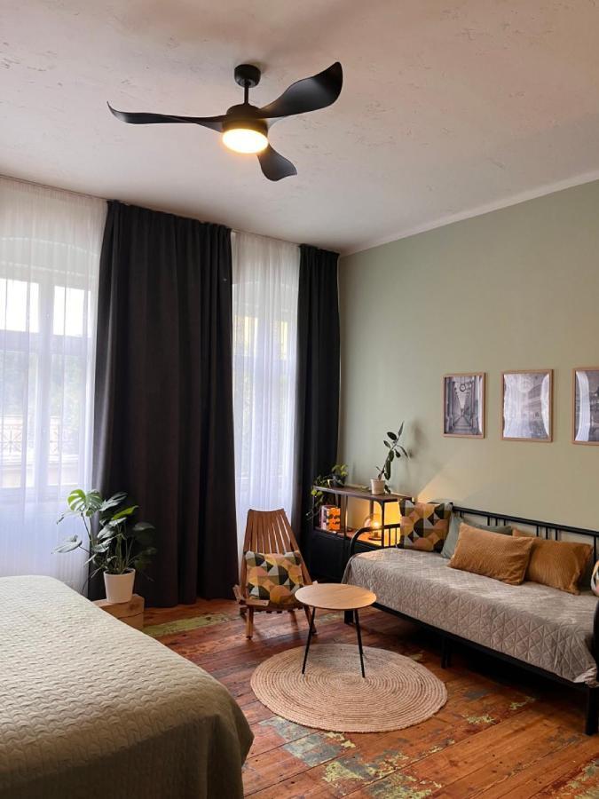 Four Rooms Carlsbad Authentic Карлови Вари Екстериор снимка