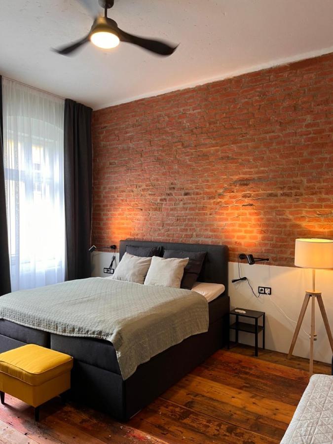 Four Rooms Carlsbad Authentic Карлови Вари Екстериор снимка