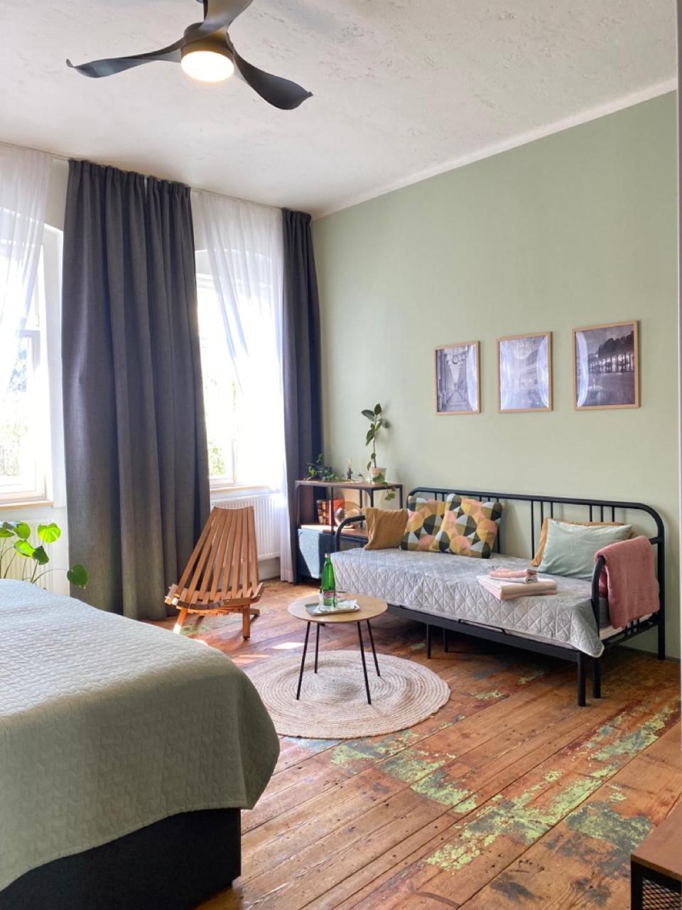 Four Rooms Carlsbad Authentic Карлови Вари Екстериор снимка