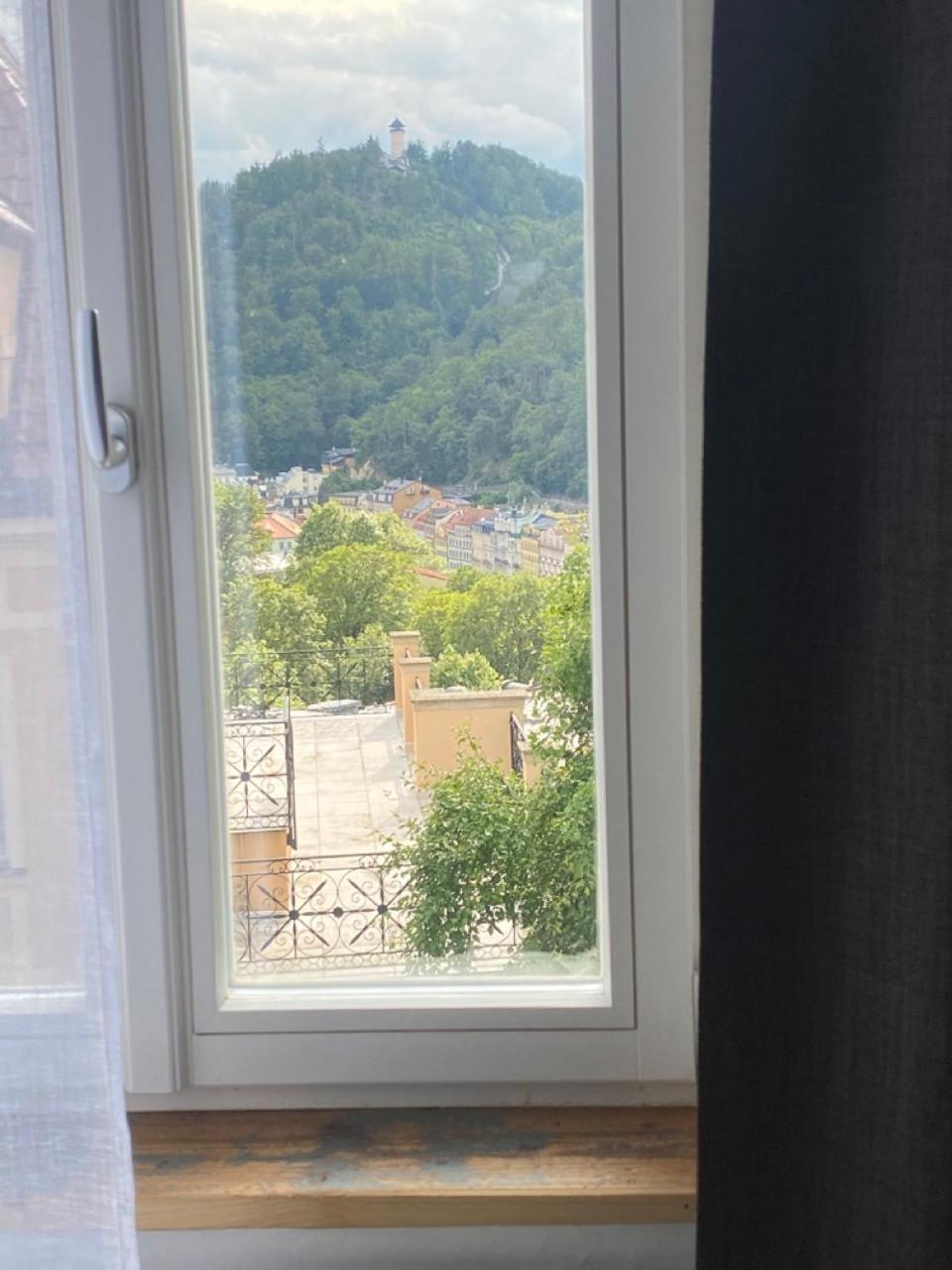 Four Rooms Carlsbad Authentic Карлови Вари Екстериор снимка