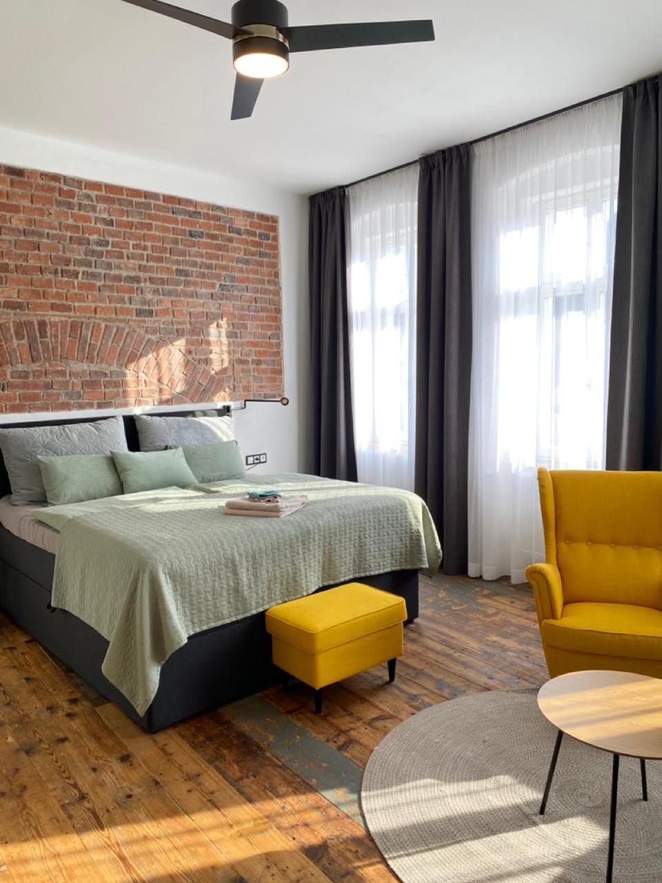 Four Rooms Carlsbad Authentic Карлови Вари Екстериор снимка