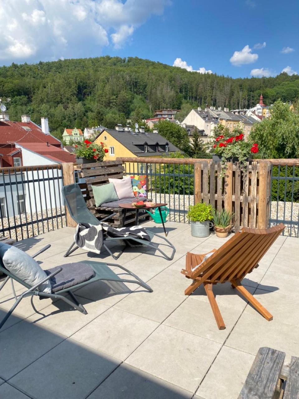 Four Rooms Carlsbad Authentic Карлови Вари Екстериор снимка