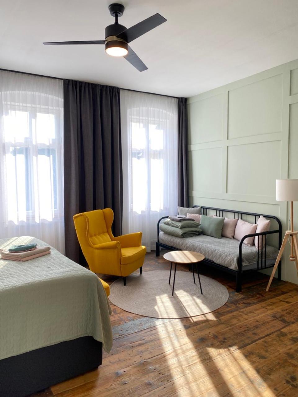 Four Rooms Carlsbad Authentic Карлови Вари Екстериор снимка